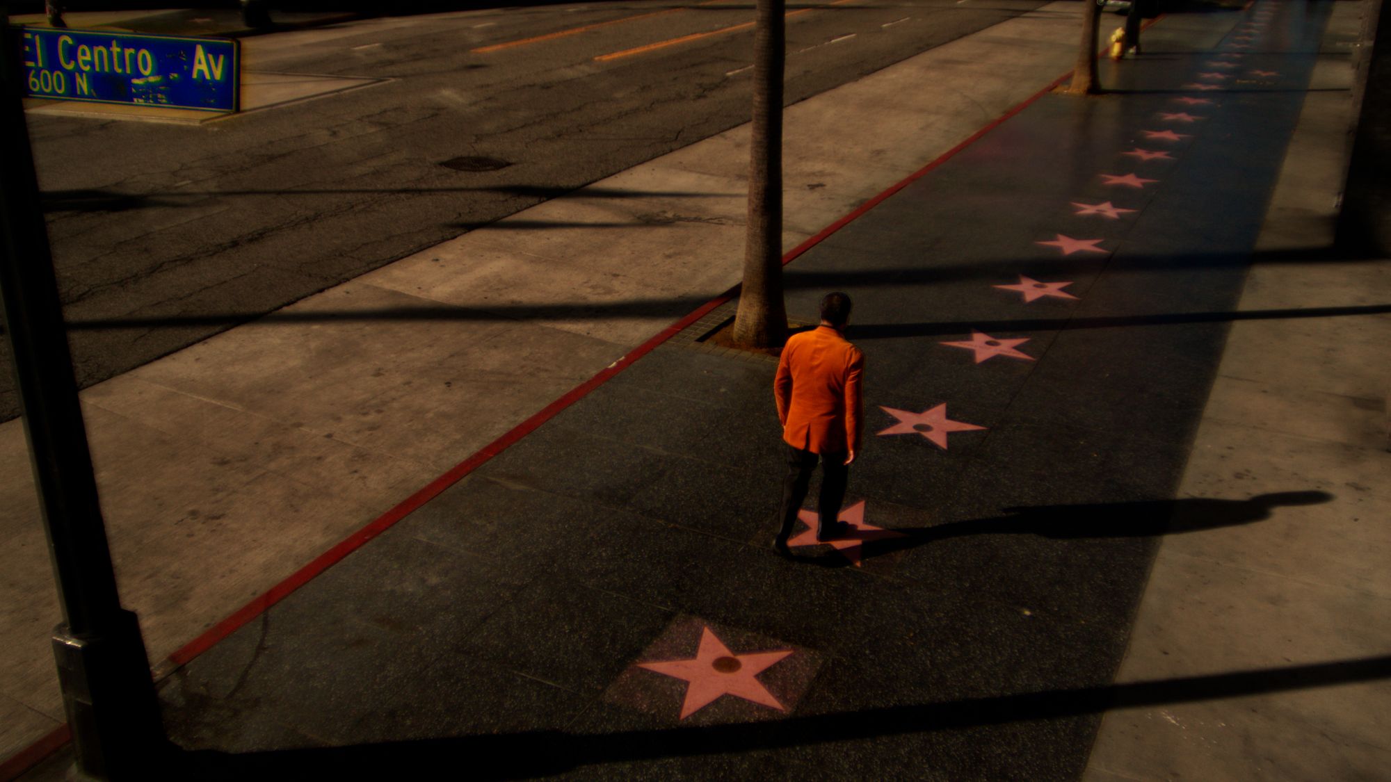 Campanha da Johnnie Walker destaca trajetória de Paulinho da Costa em Hollywood