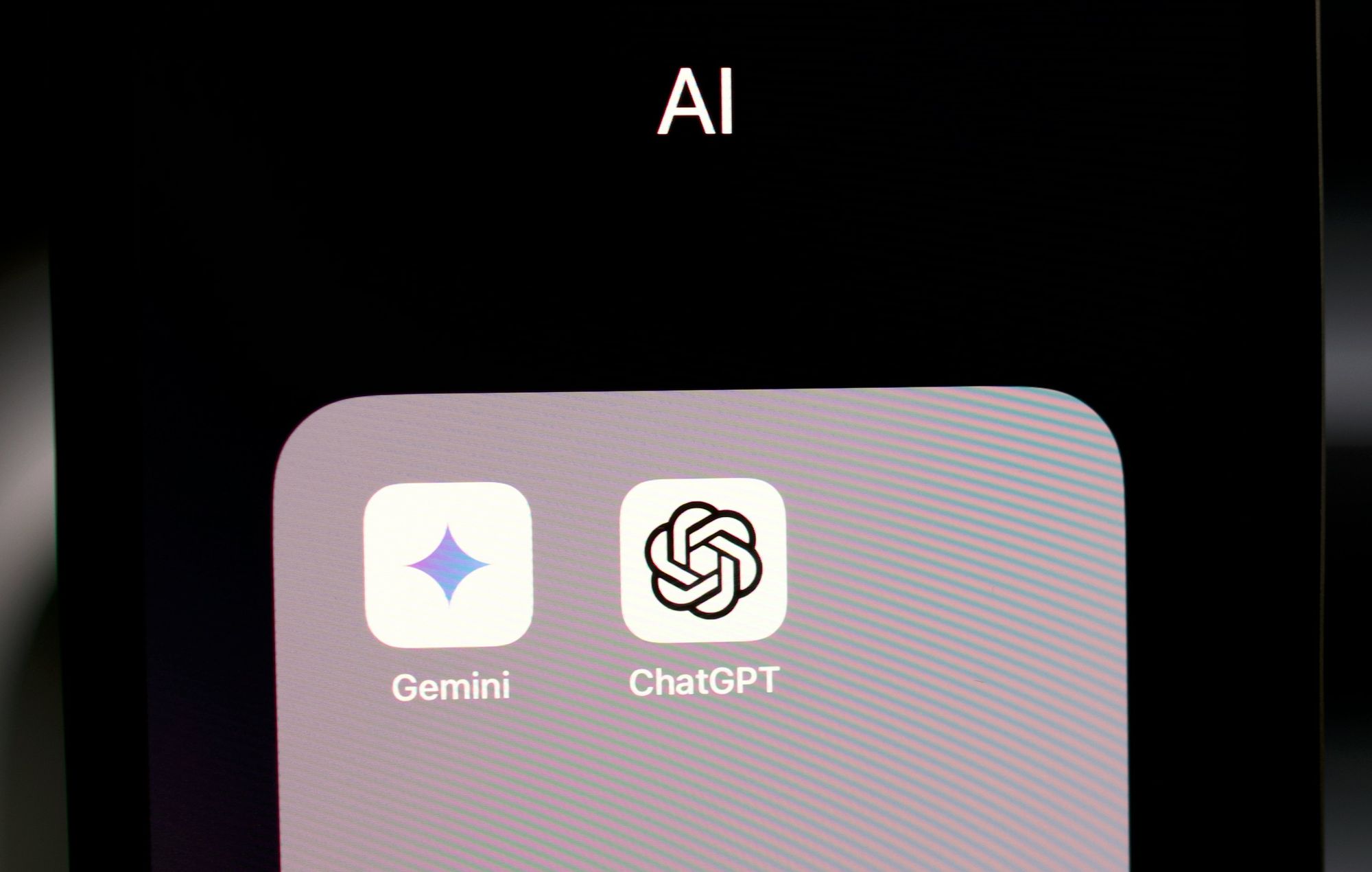 Alta no uso de IAs tem impactos no acesso à informação, aponta Comscore