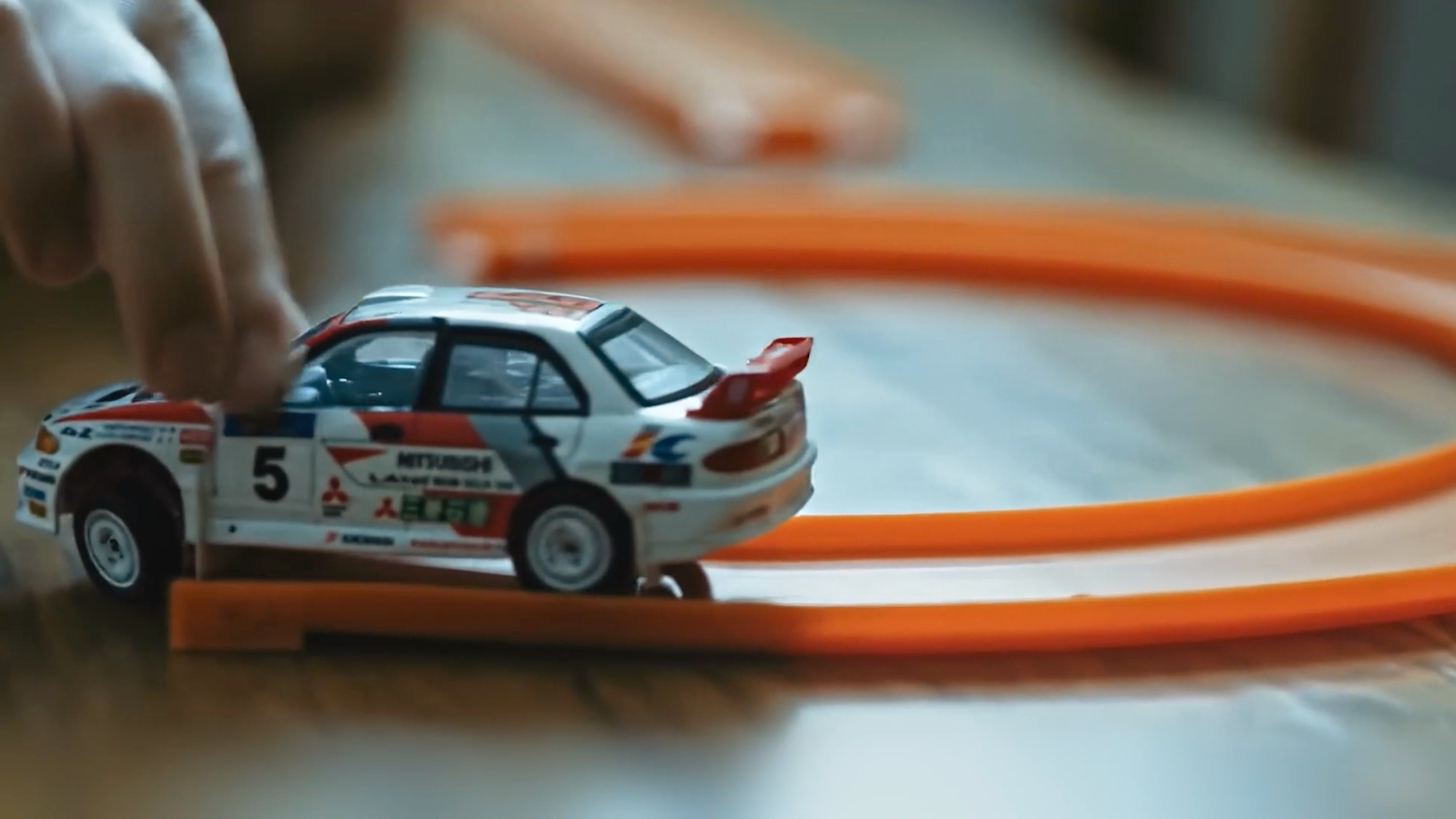 Campanha da Mitsubishi Motors destaca 35 anos da marca no Brasil e reforça DNA 4x4