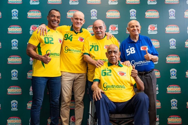 Guaraná reúne Cafu, Taffarel, Rivellino, Pepe e Mengálvio no Pohpah