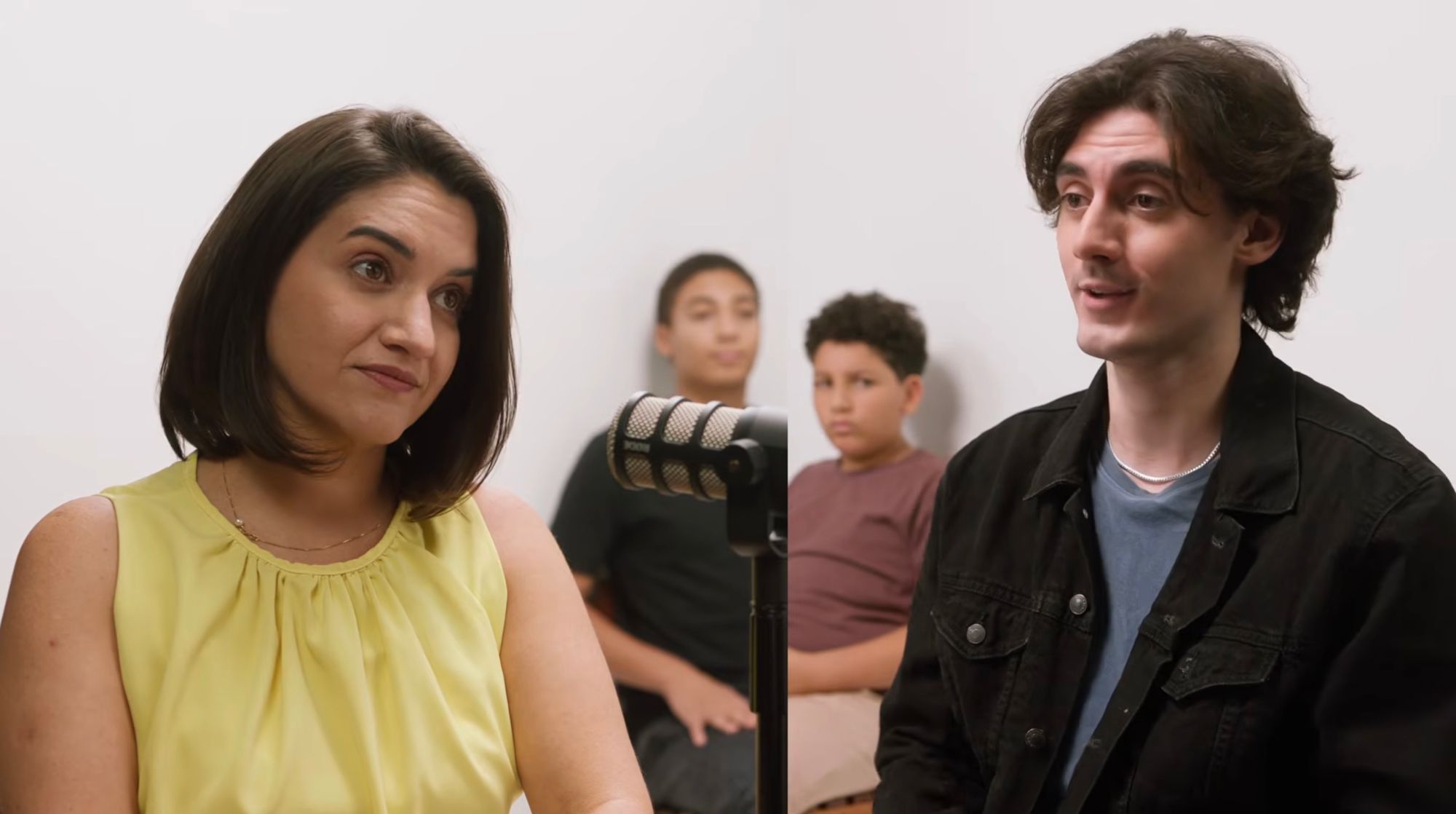 Filadelfia propõe narrativa com humor para SuperFrango na ação ‘10 contra 1’