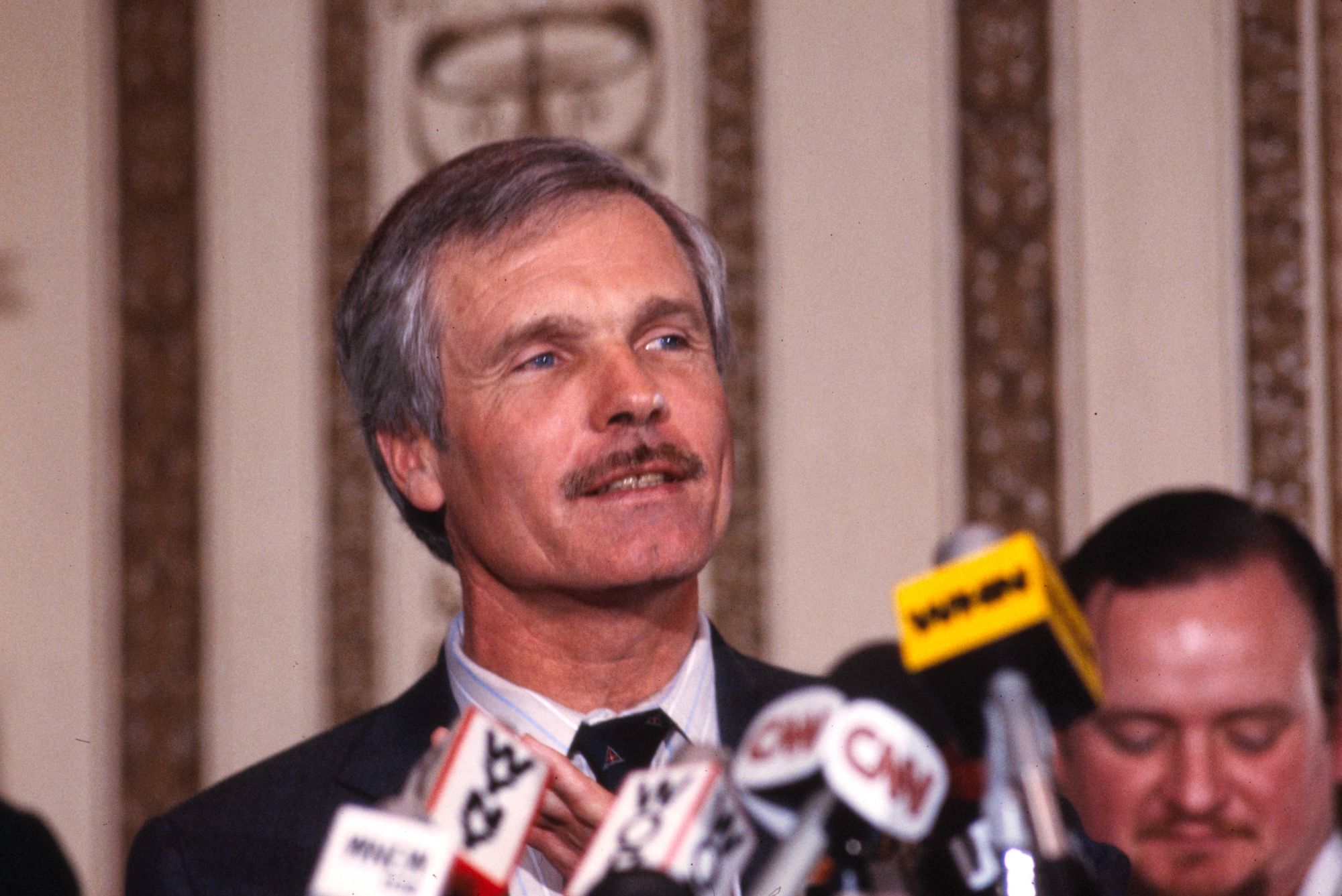 Morre aos 87 anos Ted Turner, fundador da CNN e pioneiro da TV