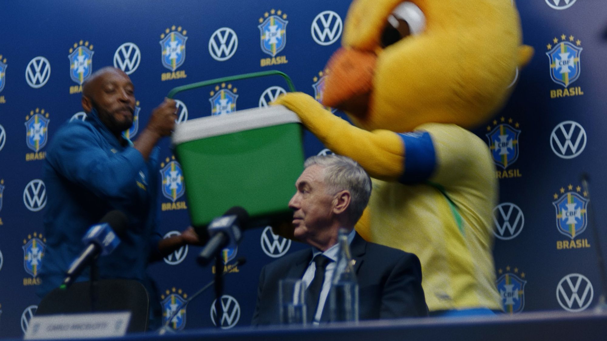 Com Carlo Ancelotti, Volkswagen lança campanha e estreia participação no Mundial