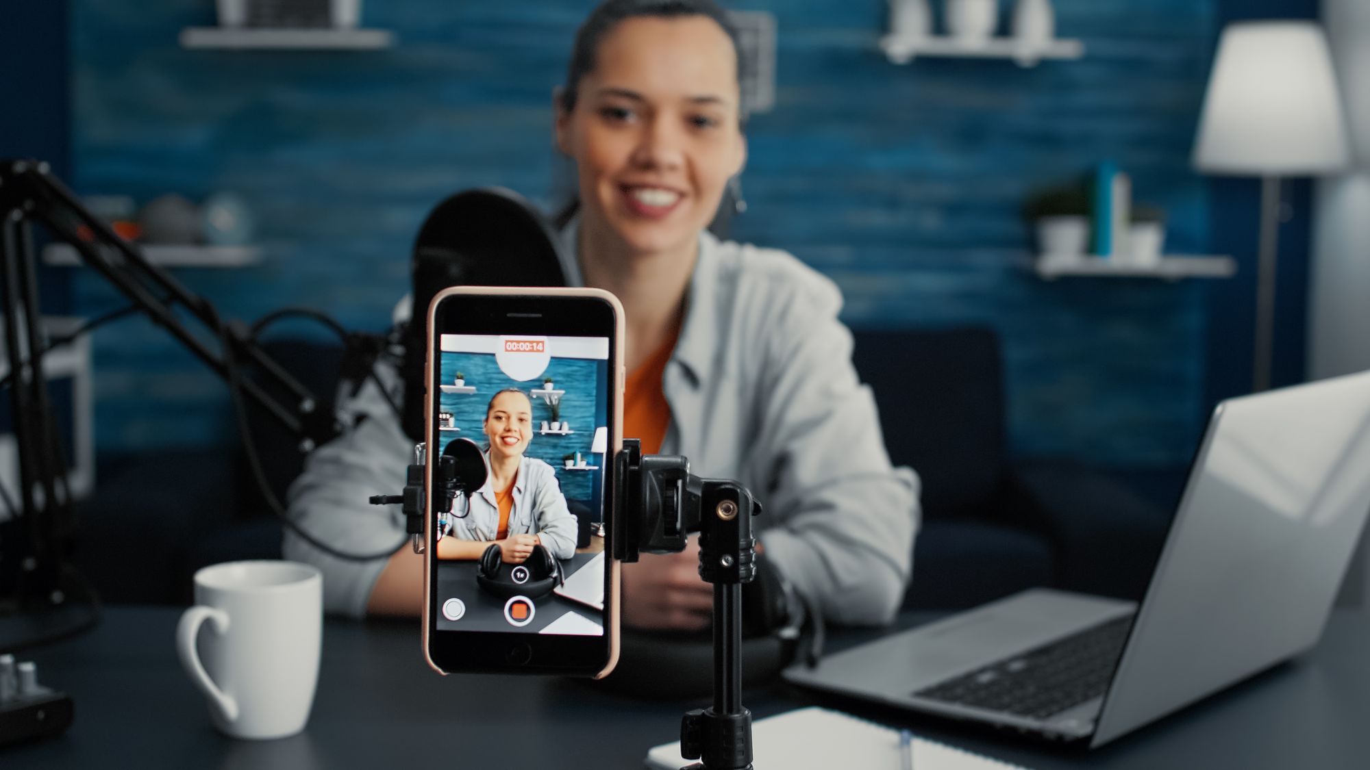 Conar atualiza guia de publicidade com influenciadores e inclui regras sobre IA