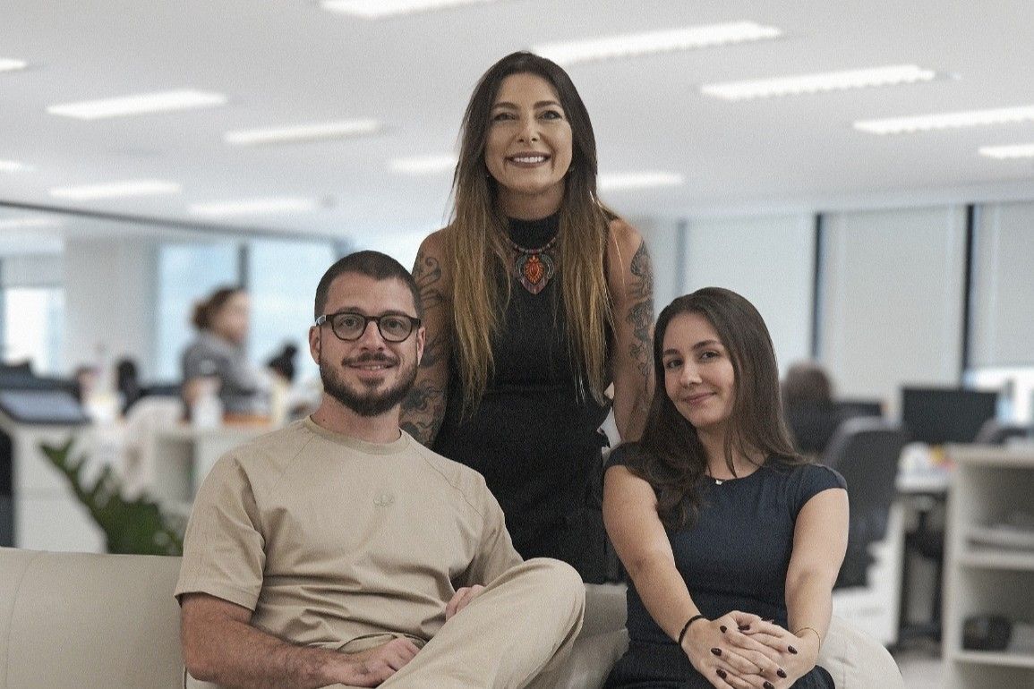 Nova promove Amanda Lourenço a creative head
