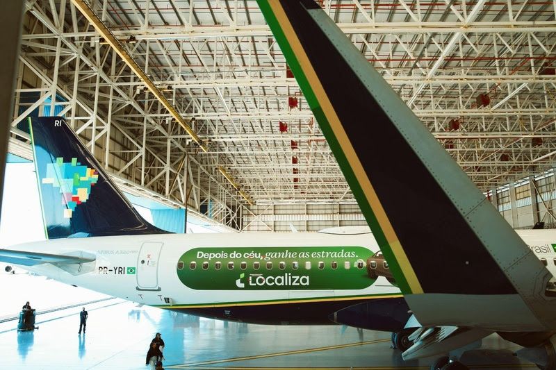 Localiza e Azul fazem parceria com avião envelopado e ativações a bordo